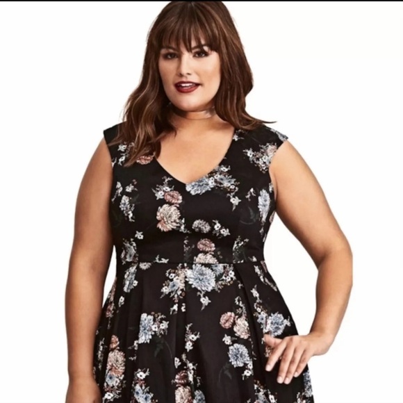 NWT Torrid Black & Pink Floral Fit & Flare Dress Women’s Sz 18 - Picture 3 of 9